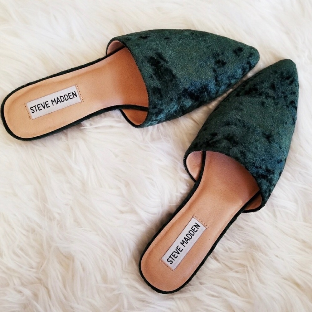 New Steve Madden Green Velvet Mules, 8.5
